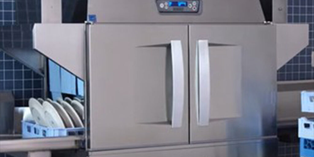 Integral heat recovery warewashers with savings in water use